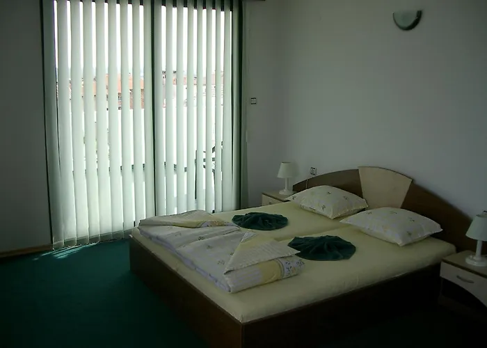 Хотел левтери Приморско